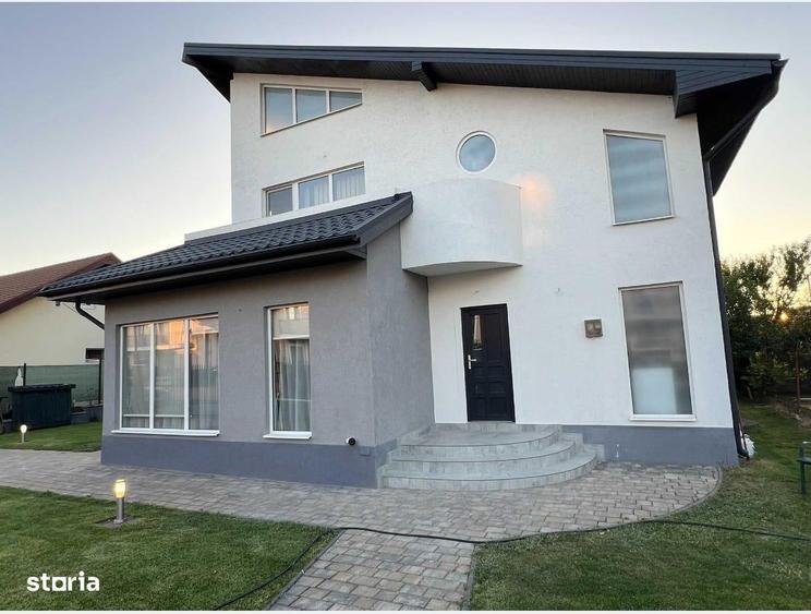 Casă cu 4 camere cu Teren 450 Mp în Central
