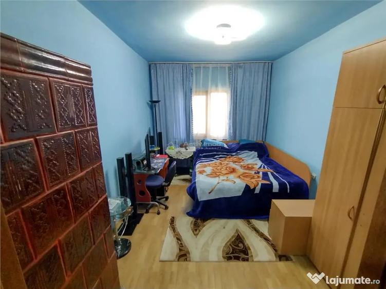 Apartament cu 3 camere decomandat în Bozovici