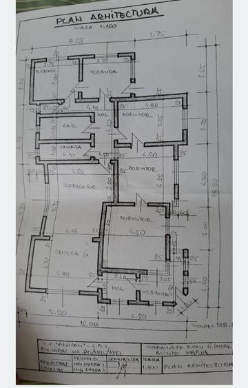 Casă cu 4 camere în Central
