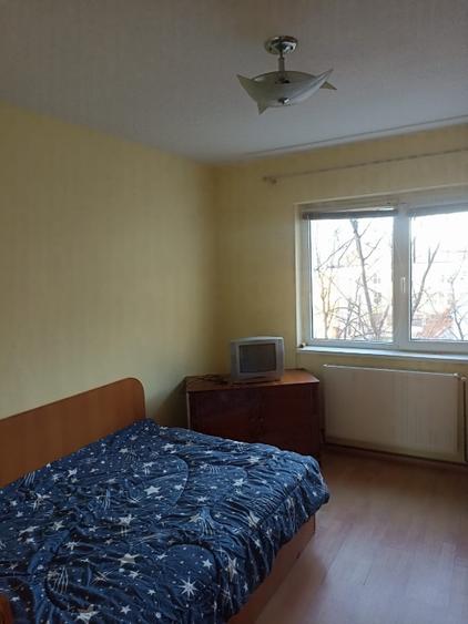 Apartament cu 3 camere decomandat, mobilat în Viziru 3
