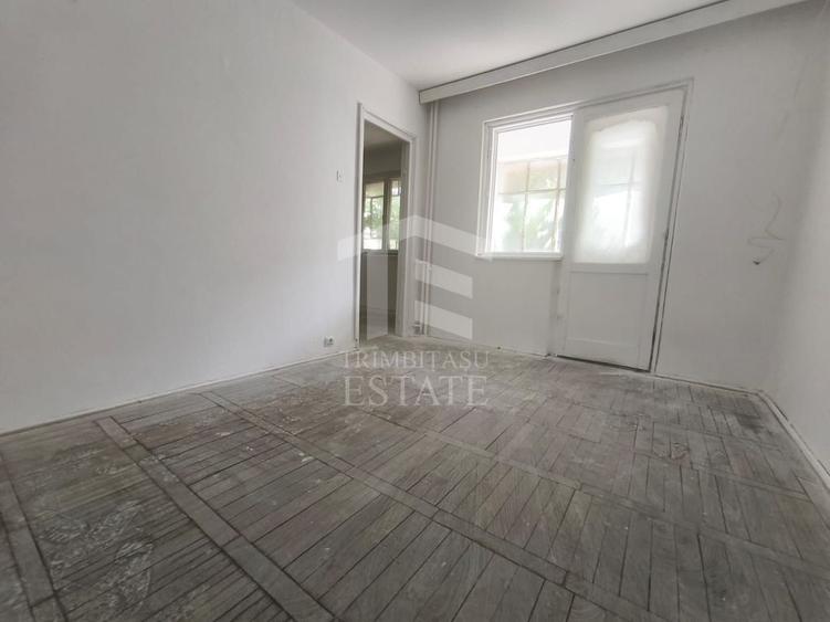 Apartament cu 3 camere semidecomandat în Central