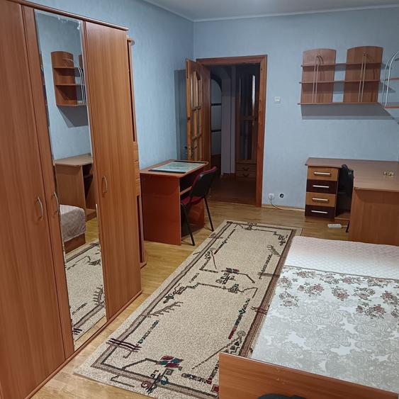 Apartament cu 3 camere decomandat în Exterior Vest