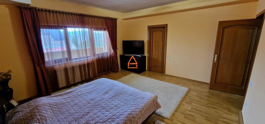 Casă individuală cu 5 camere cu Canalizare în Bucium