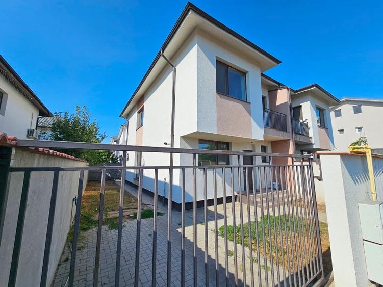 Duplex cu 4 camere cu Canalizare în Central