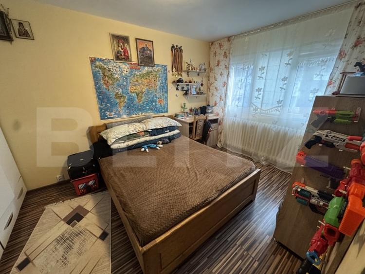 Apartament cu 2 camere semidecomandat, mobilat în Podul de Piatră