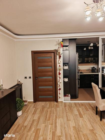 Apartament cu 3 camere în Tractorul