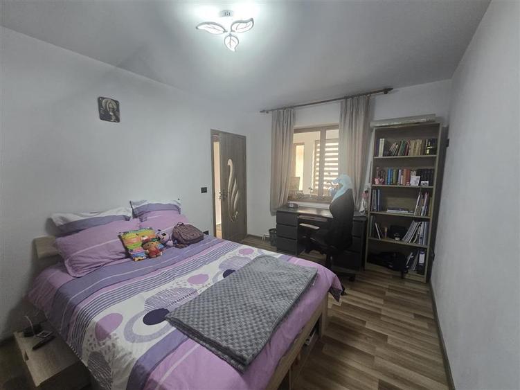 Casă individuală cu 5 camere cu Teren 2000 Mp în Recea