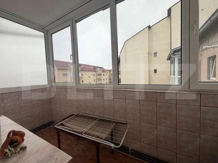 Apartament cu 3 camere decomandat în Girocului