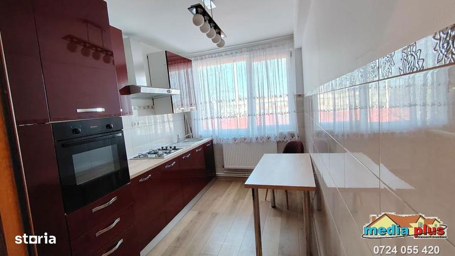 Apartament cu 3 camere semidecomandat în Micro 16