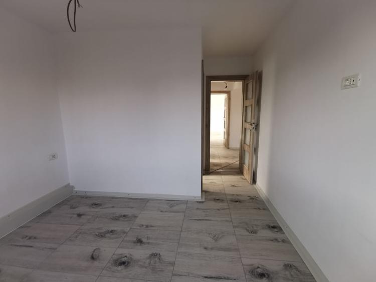 Casă individuală cu 3 camere cu Canalizare în Lumina