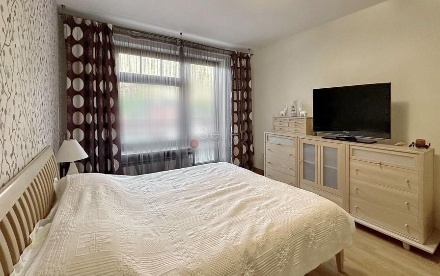 Apartament cu 4 camere decomandat, mobilat în Schei