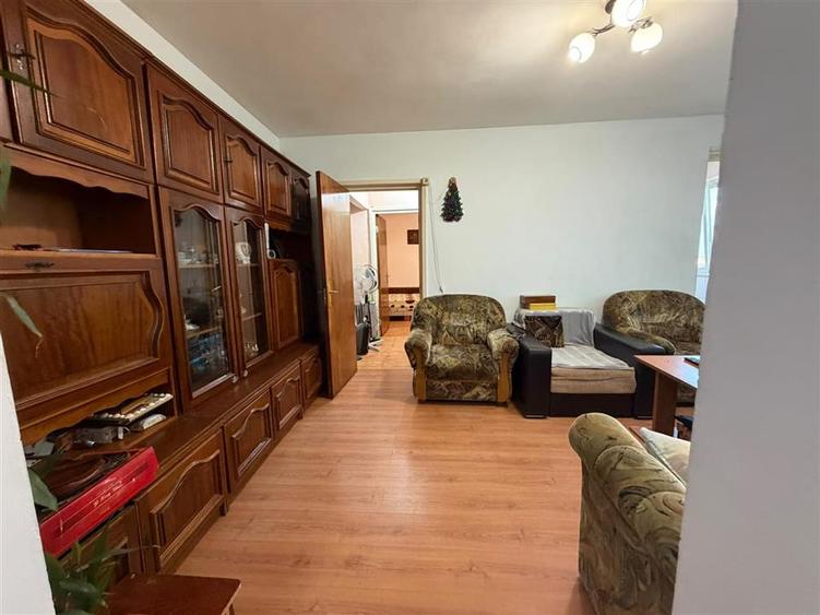 Apartament cu 2 camere semidecomandat în Apusului