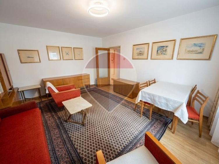 Apartament cu 4 camere decomandat, mobilat în Tei