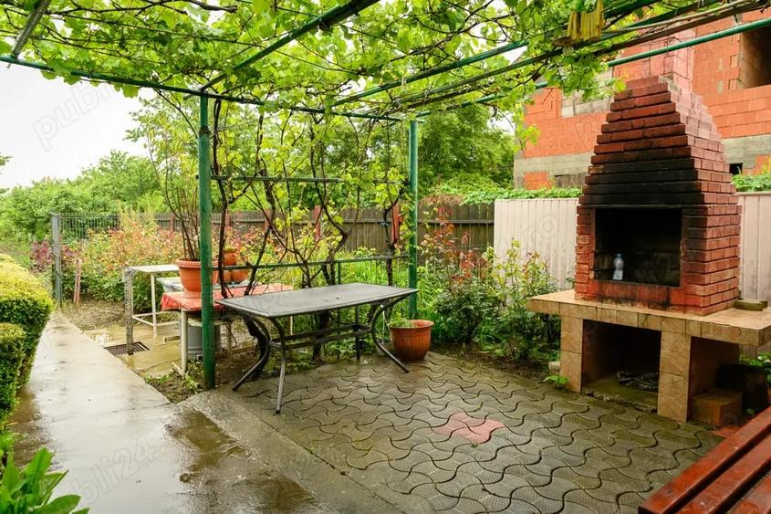 Casă cu 4 camere cu Teren 3500 Mp în Hemeiuș
