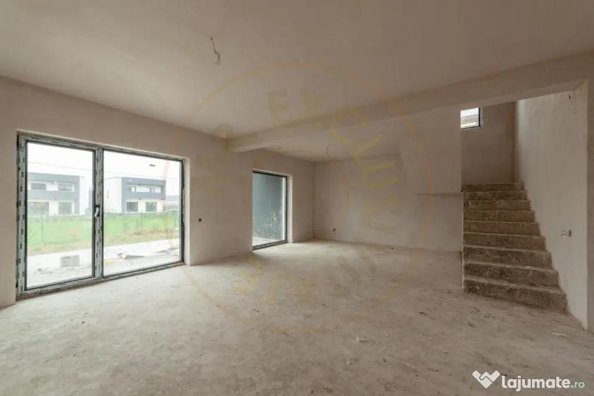 Casă cu 4 camere cu Teren 470 Mp în Micești