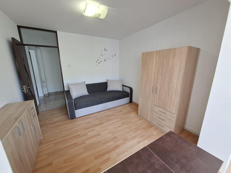 Apartament cu 4 camere decomandat în Astra