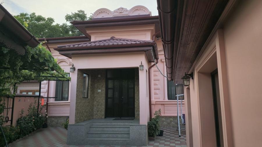 Casă individuală cu 3 camere cu Canalizare în Central