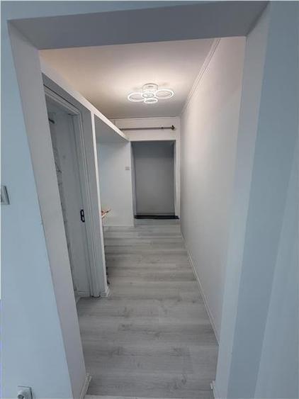 Apartament cu 3 camere semidecomandat în Tomis Nord