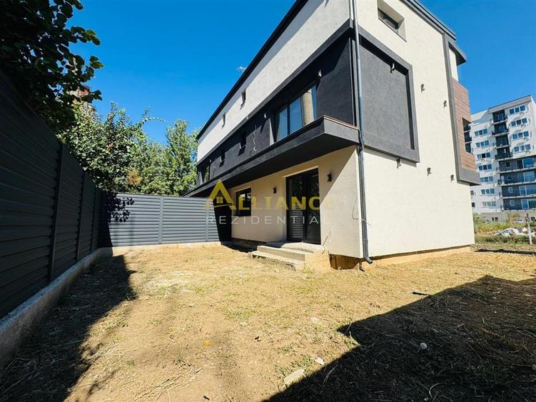 Duplex cu 4 camere cu Canalizare în Metalurgiei