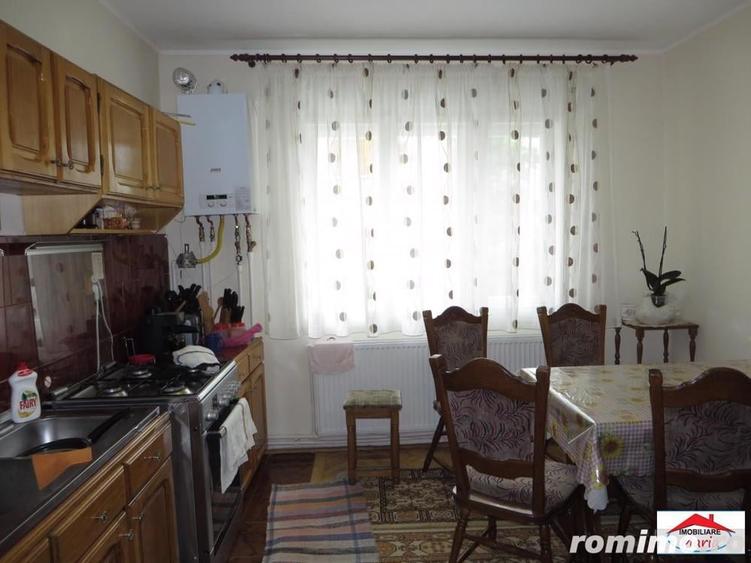 Casă cu 7 camere cu Teren 195 Mp în Semicentral