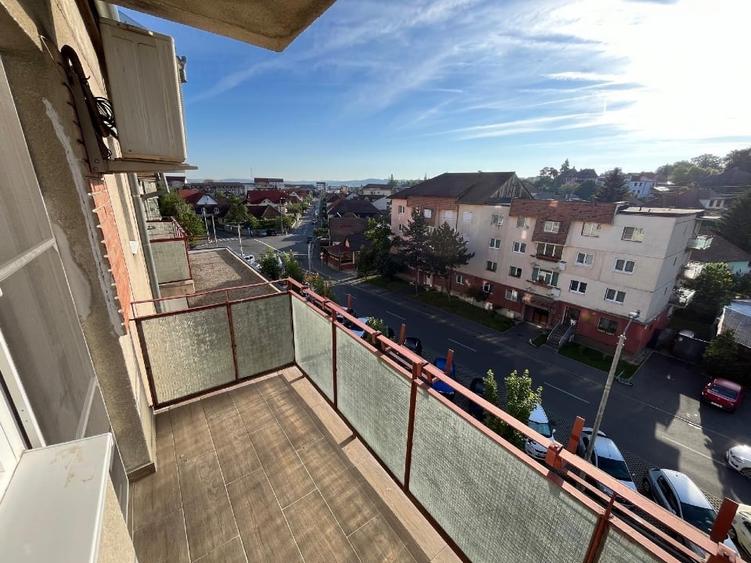 Apartament cu 4 camere decomandat, mobilat în Ștrand