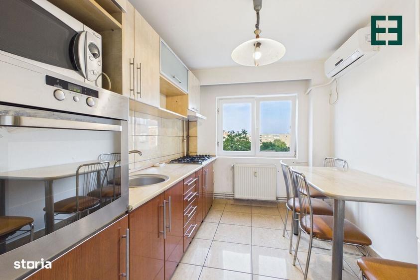 Apartament cu 4 camere semidecomandat în Micălaca