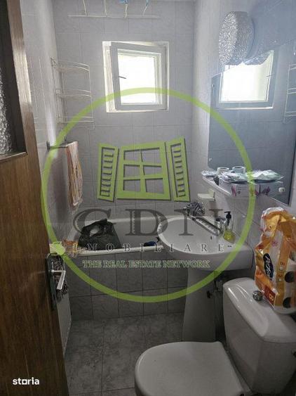 Apartament cu 3 camere semidecomandat în Cioplea