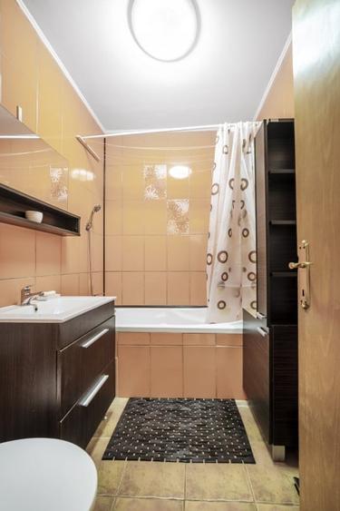 Apartament cu 2 camere semidecomandat, mobilat în 1 Mai