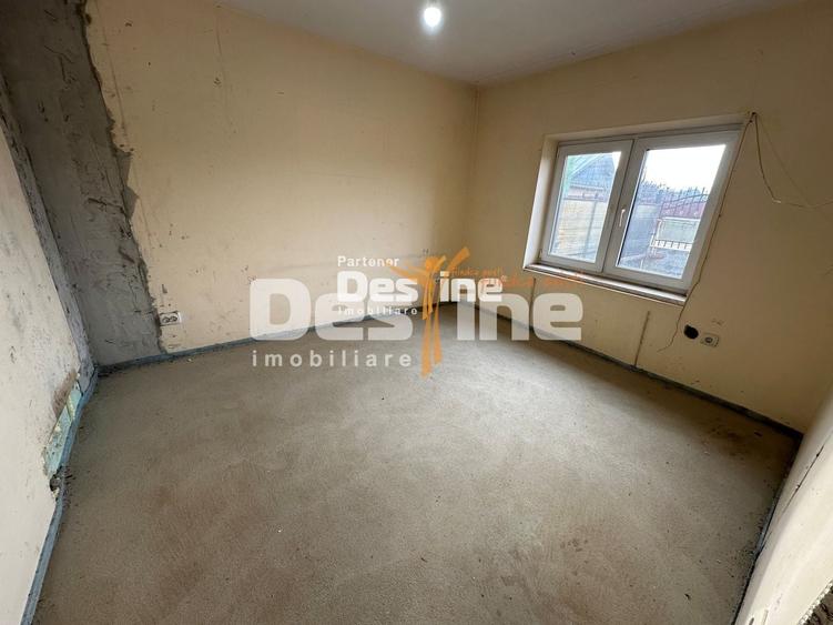 Duplex cu 3 camere cu Canalizare în Central