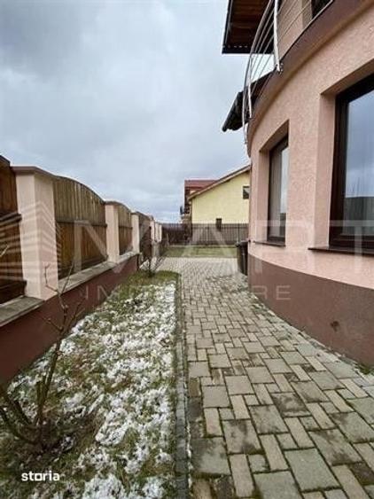Casă cu 5 camere cu Teren 200 Mp în Central