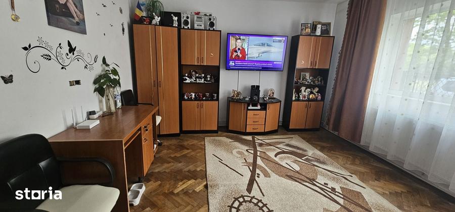 Apartament cu 4 camere decomandat în Bartolomeu
