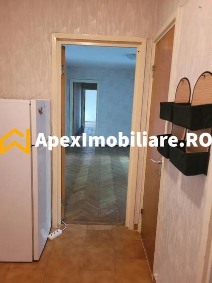 Apartament cu 3 camere semidecomandat în Militari