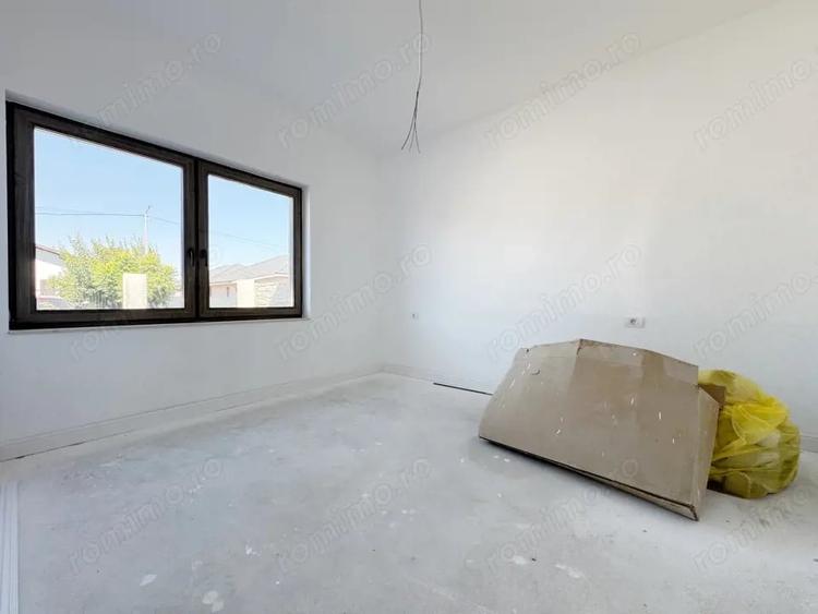 Casă cu 5 camere cu Teren 460 Mp în Giroc