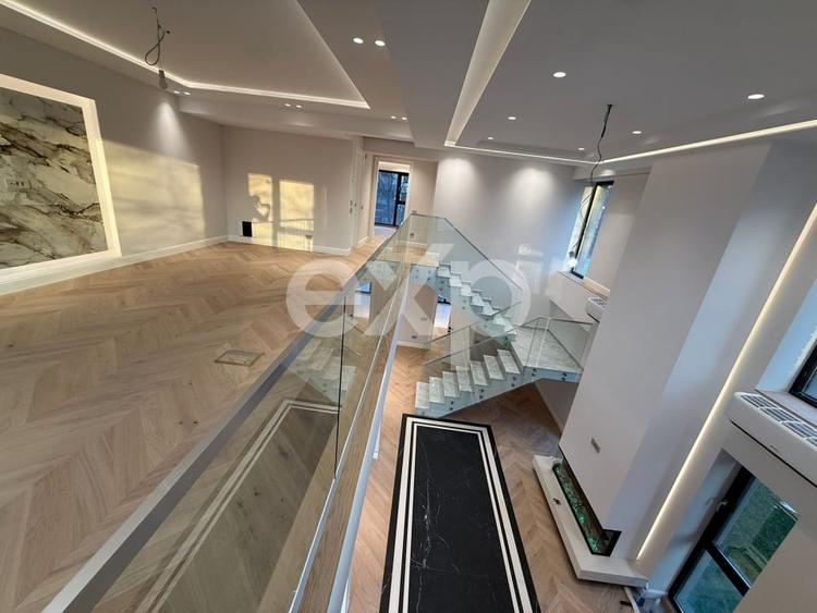 Apartament cu 4 camere decomandat în Sisești