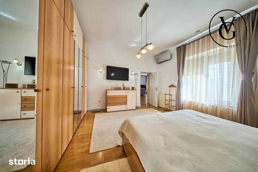 Casă cu 7 camere decomandat cu Teren 346 Mp în Central