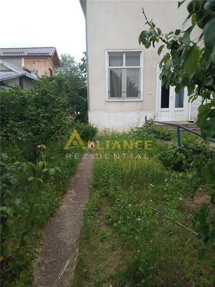 Casă cu 11 camere cu Canalizare în Central