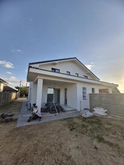 Casă cu Teren 330 Mp în Sânandrei