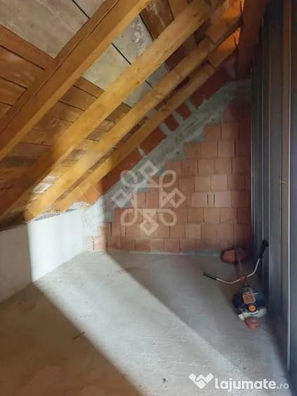 Casă cu 4 camere cu Teren 745 Mp în Central