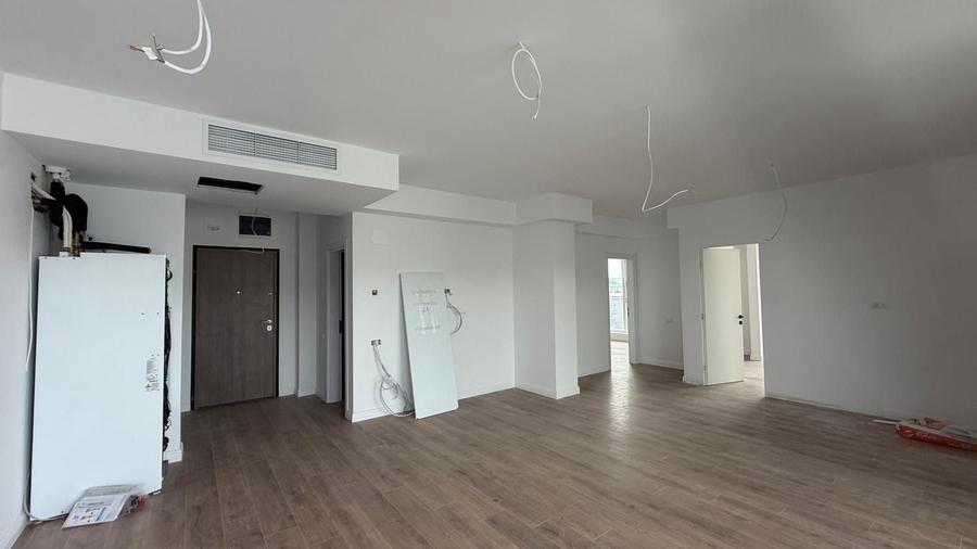 Apartament cu 3 camere semidecomandat în Pipera