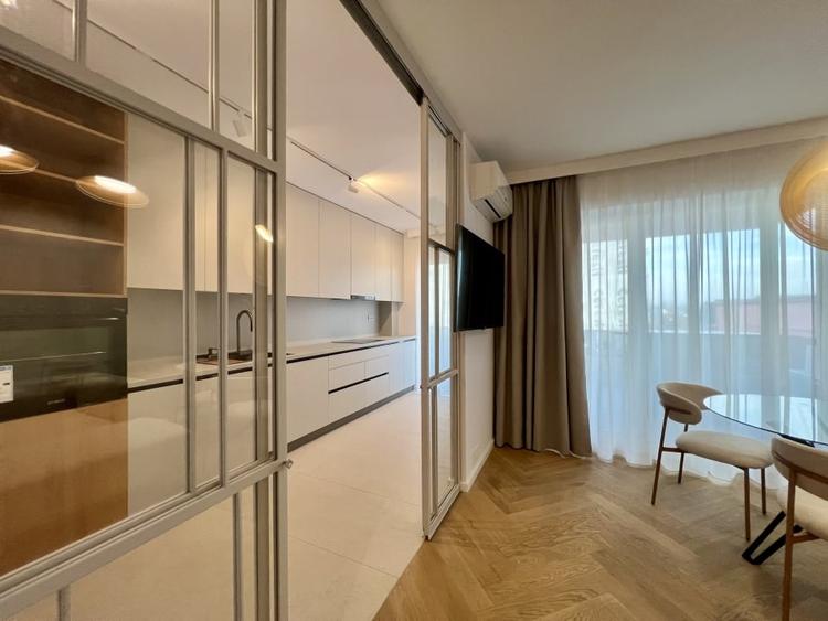 Apartament cu 2 camere semidecomandat, mobilat în Mărăști