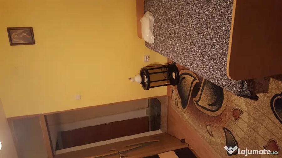 Apartament cu 3 camere decomandat în Rahova