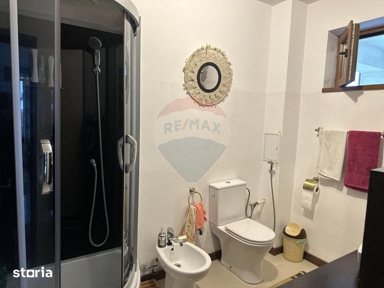 Casă cu 4 camere cu Teren 5000 Mp în Girov