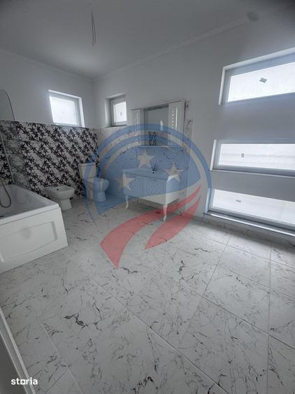Casă cu 4 camere în Șimnicu de Jos