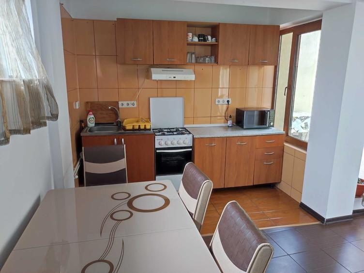 Casă cu 4 camere cu Teren 200 Mp în Delfinariu