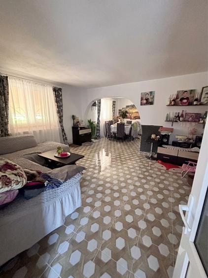 Casă cu 4 camere cu Teren 1050 Mp în Odaia Manolache