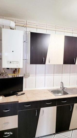 Apartament cu 3 camere decomandat în Florilor