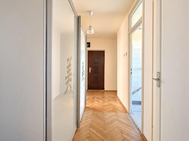 Apartament cu 3 camere decomandat în Lipovei