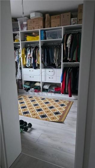 Apartament cu 4 camere decomandat, mobilat în Dumbrăvița