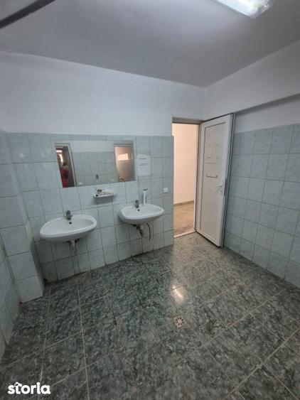 Spațiu comercial, de 3,700 mp, în Industriilor