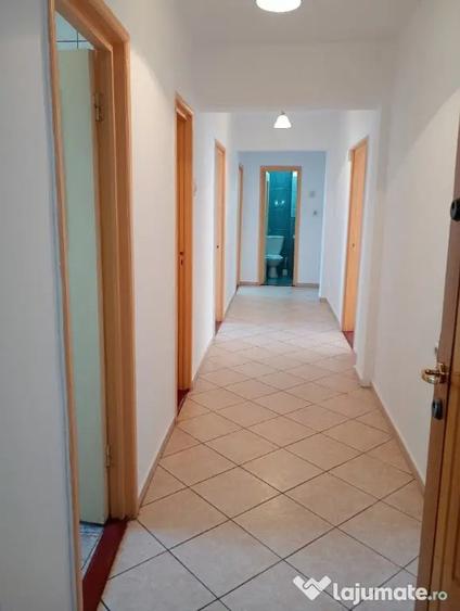 Apartament cu 4 camere decomandat în Ultracentral